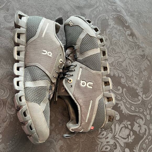 On cloud black/ silver logo running shoes women 7.5 - Picture 13 of 13